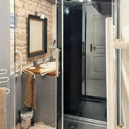Maison D'une Avec Jardin Clos Et Wifi A Hébergement de vacances *