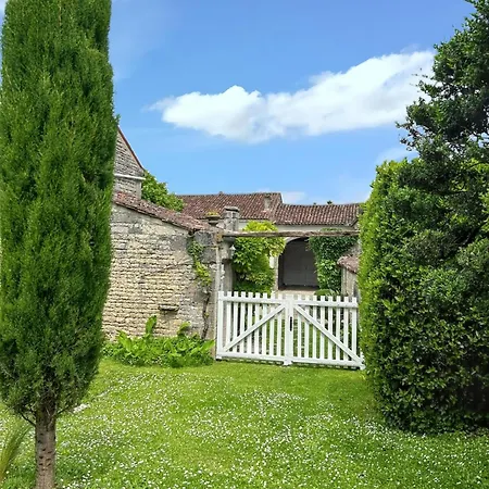 Hébergement de vacances Maison D'une Avec Jardin Clos Et Wifi A Sigogne