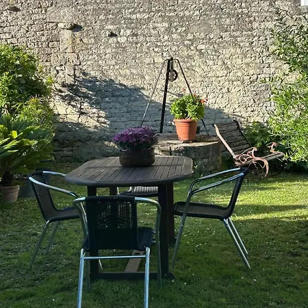 Semesterbostad Maison De Charme A Sigogne, Proche De Cognac, Barbecue Inclus.